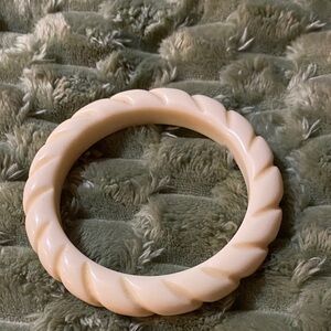 Vintage Twist Resin Bangle Bracelet-ivory color
